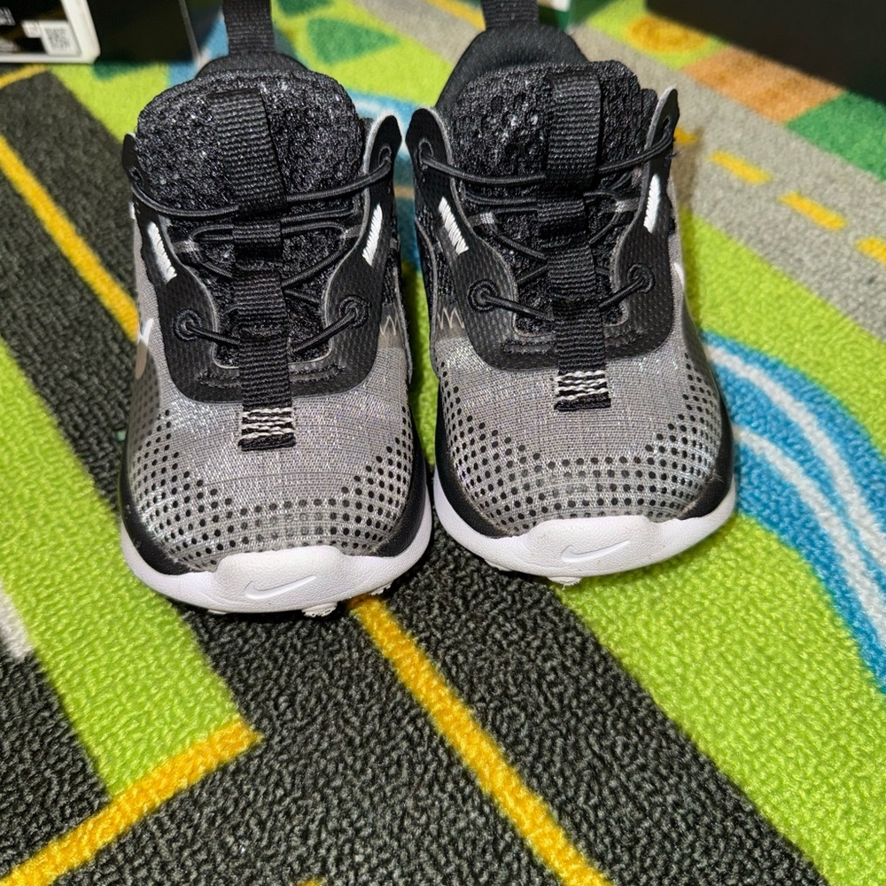 Toddler Nike Air Max, Black and Gray Modern Breathable Design